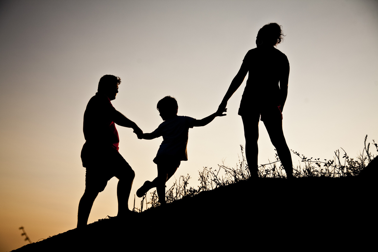 Thérapie familiale insolite. Accompagnez les difficultés de votre enfant en réactivant vos ressources familiales grâce à une expérience thérapeutique positive et atypique. 